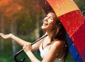 Yağmurlu Günler İçin Makyaj Önerileri